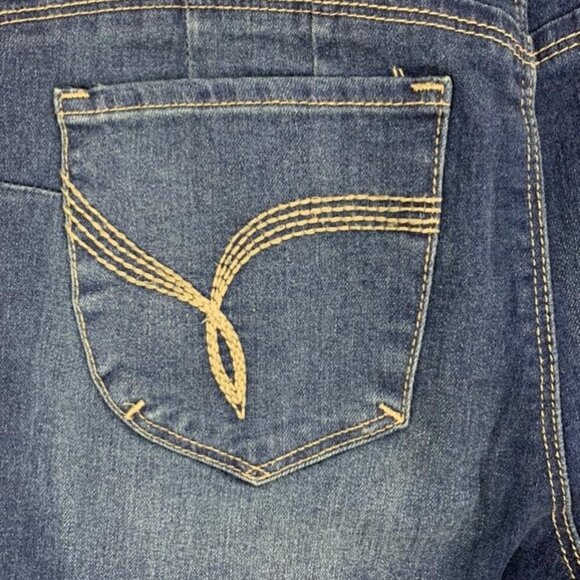 Royalty Women's Slim Fit Ankle Stretch Rips Jeans Medium Wash Blue Size 6 - Picture 8 of 13